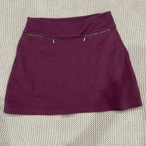 LIKE NEW Athleta Sport Mini Skirt in Plum - Picture 1 of 2